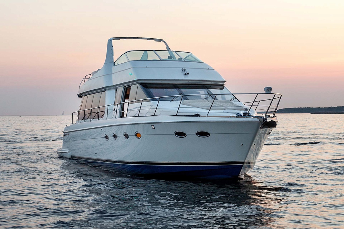 Аренда яхты Carver 60 Mila в Санкт-Петербурге